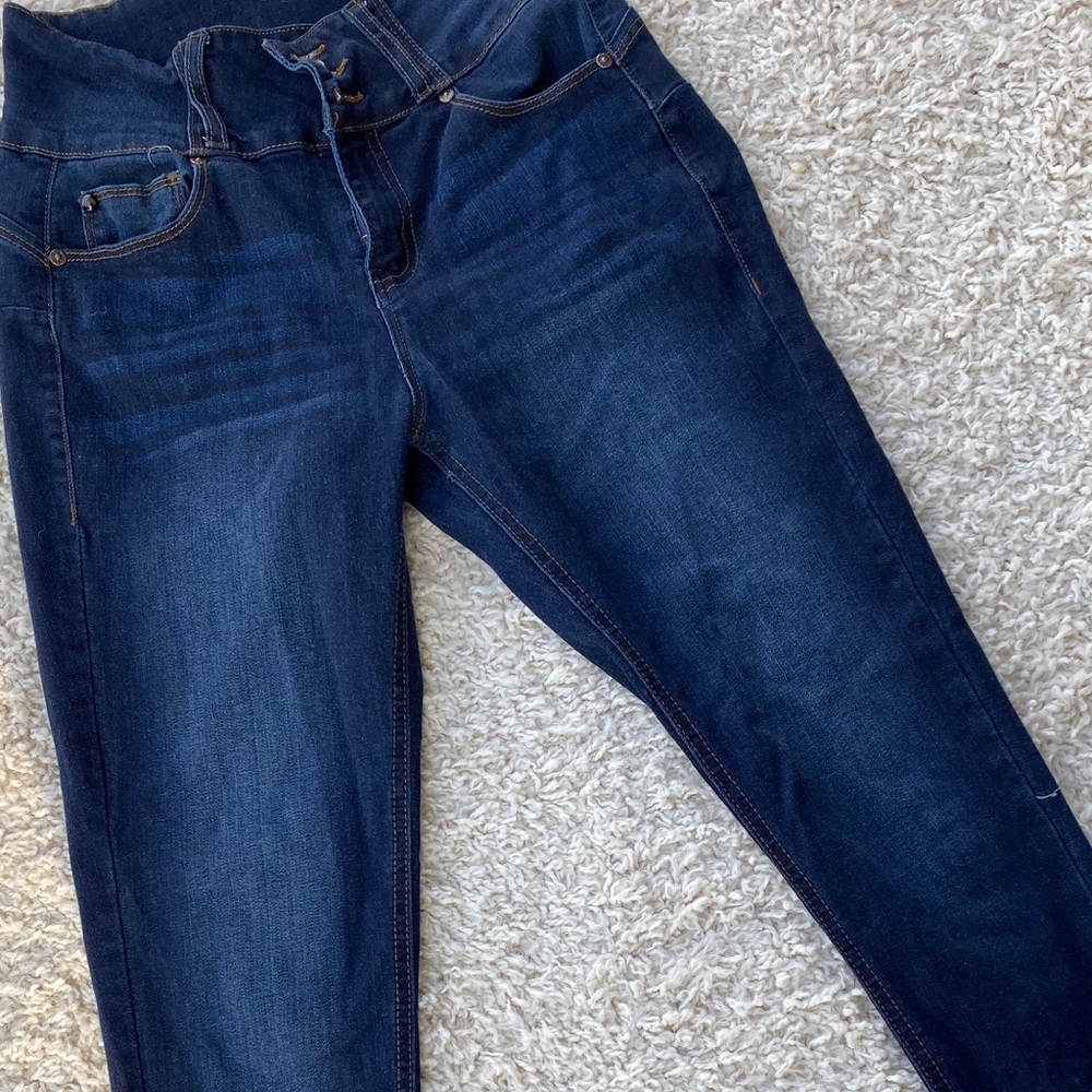 High waisted dark blue jeans